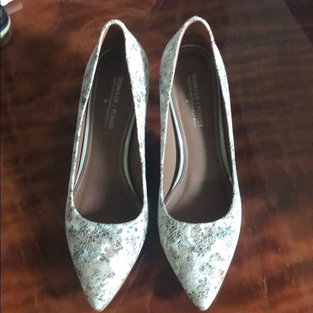 Donald Pliner pumps